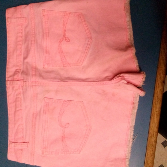 Shorts - Picture 2 of 3